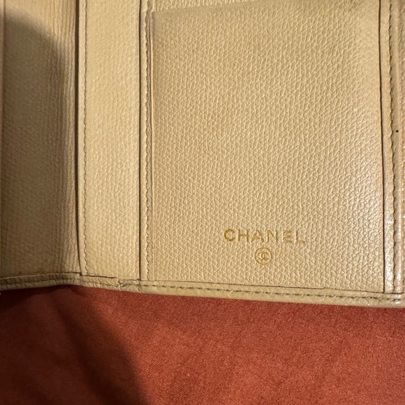 Chanel Cream Leather Wallet - Picture 6 of 9
